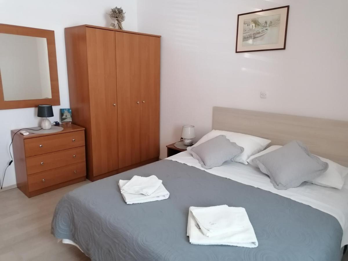 Apartmani Rija 3 Pag Town Exterior photo