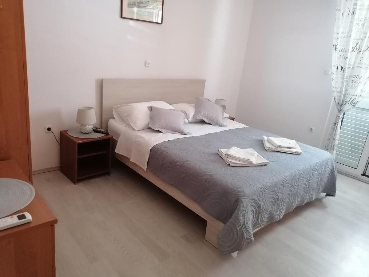 Apartmani Rija 3 Pag Town Exterior photo