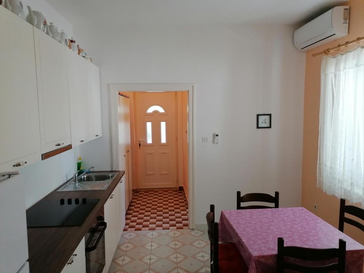Apartmani Rija 3 Pag Town Exterior photo