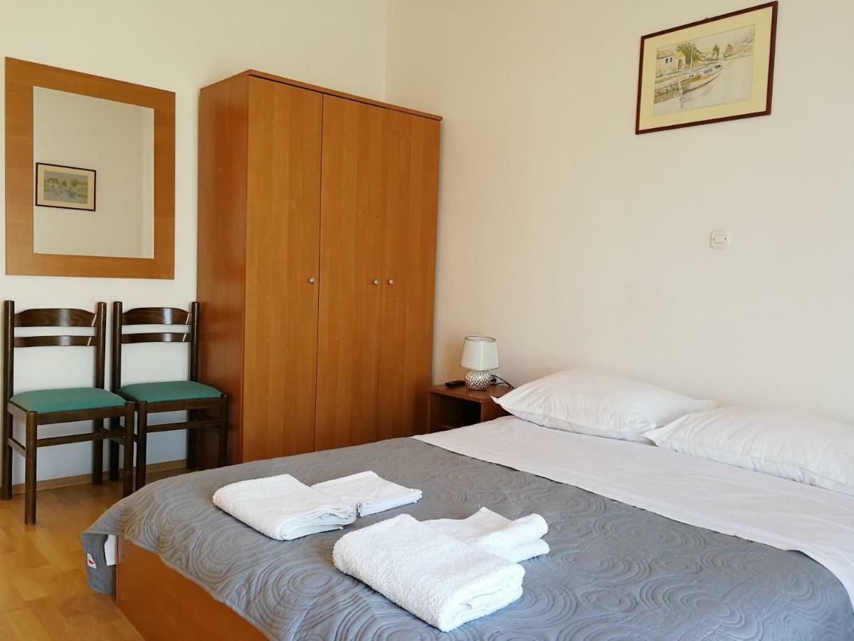 Apartmani Rija 3 Pag Town Exterior photo